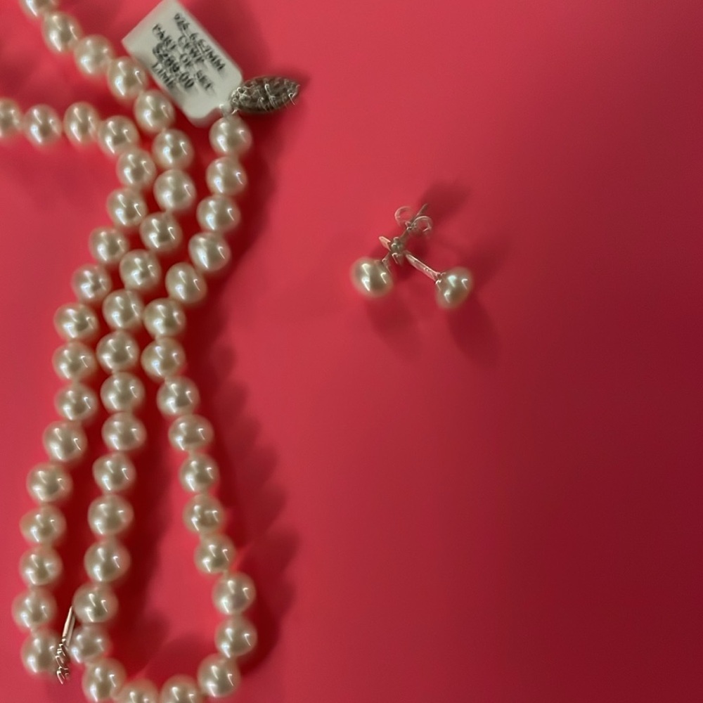 Genuine cultured pearls 16 inch necklace. New. High quality. 6 1/2 to 7 pearls.
